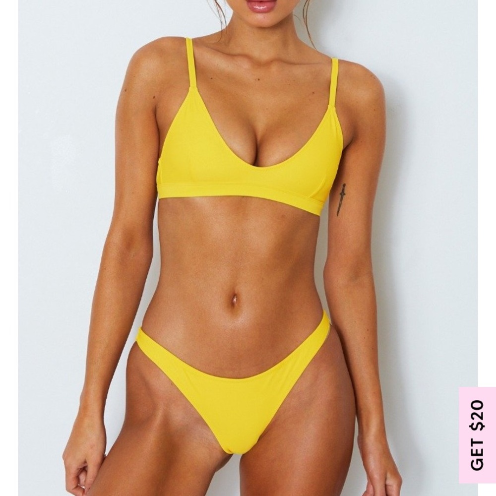 White Fox Es’cala Bikini top